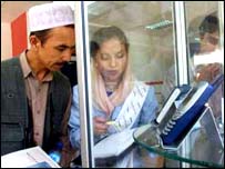 د موبايل خرڅولو دوکان