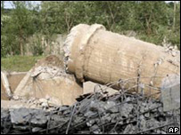 Tháp làm mát ở nhà máy Yongbyon bị phá tháng Sáu 2008