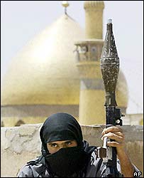 نجف میں مقتدی الصدر کے حامی روضے علی کے گرد مورچہ بند ہیں