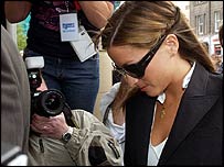 ریبیکا لوس نے مبینہ طور پر سکائی ون ٹی وی چینل سے انٹرویو کے لئے ڈیڑھ لاکھ پاؤنڈ کا معاوضہ وصول کیا۔