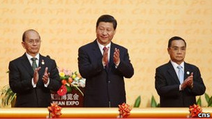 习近平出席中国东盟自贸区论坛开幕式