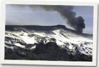 Llosgfynydd yng Ngwlad yr Iâ