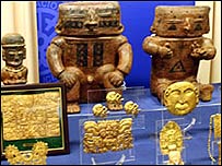 Artefatos antigos apreendidos pela polícia espanhola (Foto: Cortesia da Polícia Espanhola)