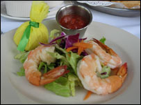 Món gỏi tôm tại một KS năm sao