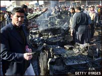 Cena do atentado à bomba em Kufa, no sul do Iraque