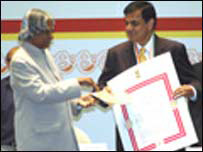 राष्ट्रपति के साथ सुधीर पारेख