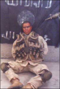 Foto mostrando soldado que teria sido seqüestrado, divulgada pelo grupo extremista pela internet