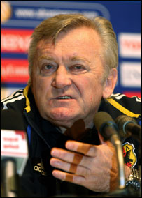 Huấn luyện viên đội Nhật Bản nói ông không quan tâm kết quả trận Qatar-UAE