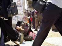 مرد فلسطينی در حال تکدی