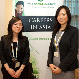 林俊（左）和杨银川在亚洲就业峰会上