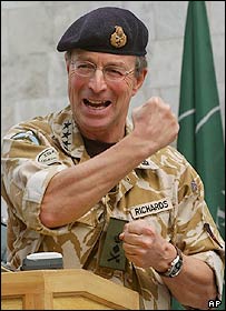 ژنرال ديويد ريچاردز فرمانده بريتانيايی ناتو در افغانستان