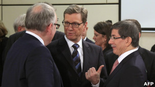 اوغلو و وزیران خارجه آلمان و هلند