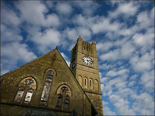 自从19世纪维多利亚女王时期开始，这里就是英国人度假的热门地点。