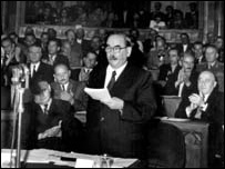 Imre Nagy là vị thủ tướng của Hungary trong một thời kỳ đen tối