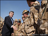 گوردون براون با سربازان بریتانیایی در افغانستان دیدار کرد