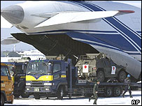 نيروهای ژاپنی در حال عزيمت به عراق 