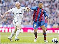 جدال رونالدینیو از بارسلونا با توماس گراوسون از رئال مادرید