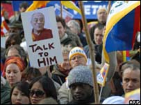 पेरिस में प्रदर्शनकारी