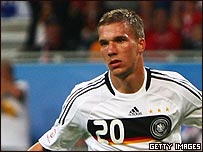 Lukas Podolski mặc áo tuyển Đức