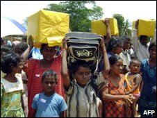 Displaced leaving camps in the north