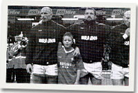 Leon Evans o Gwmllyfnell gyda Gareth Thomas a Chris Horsman
