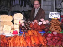 Những người bán xúc-xích lo kinh doanh kém đi nếu giá thịt ở Balan tăng sau ngày vào EU