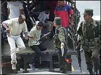 Rebeldes e soldados na Colômbia