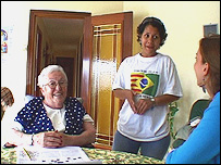 Señora Neves (esq), Daniela Porto e Camila Ricciardi