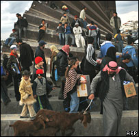 Gazzeliler sınırı geçiyor
