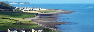 Pentref Aberarth a phentir Aberaeron