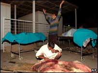 Iraquianos lamentam morte de parentes em ataque em Howaider