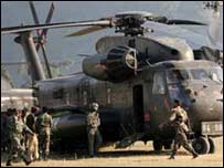 امدادی کارروائی میں مصروف ہیلی کاپٹر