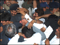 ڈاکٹر شیر افگن پر حملہ