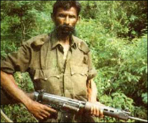 वीरप्पन राइफ़ल के साथ