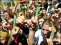 Manifestantes e ativistas ambientais  no local da conferência em Bali