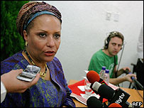 Piedad Córdoba durante entrevista coletiva em Caracas