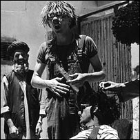 O grupo 'Serious Road Trip' no Afeganistão, em 2002