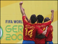 Jogadores espanhóis saúdam os torcedores