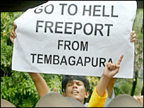 Biểu ngữ trong cuộc biểu tình phản đối Freeport