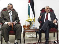 محمود عباس (راس) و هانيه