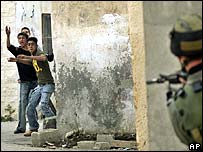 جوانان فلسطينی و سربازان اسرائيلی درجنين