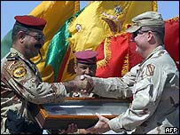 नजफ़ में अमरीकी और इराक़ी सेना के अधिकारी