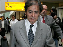 O subprocurador-geral da República, Wagner Gonçalves, chegando a Londres