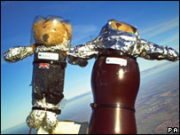 漫游太空的泰迪熊