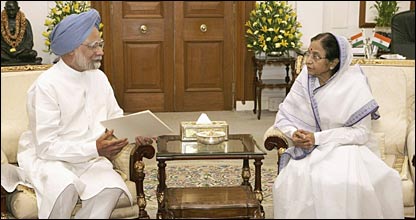 प्रधानमंत्री मनमोहन सिंह और राष्ट्रपति प्रतिभा पाटिल