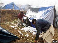 कश्मीर में बर्फ़बारी