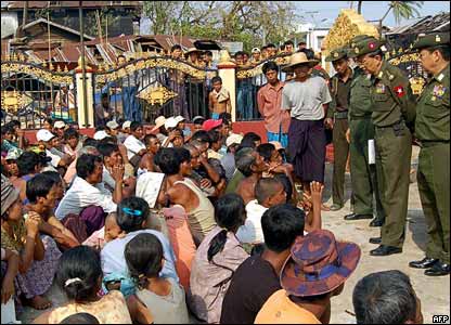 Lãnh đạo quân sự đến viếng một khu vực bị nạn trong cùng châu thổ sông Irrawaddy