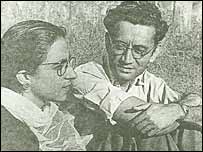 मंटो अपनी पत्नी के साथ