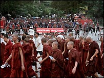 Budist rahipler ve askerler