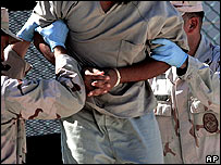 Guantanamo Körfezi'nde tutsak